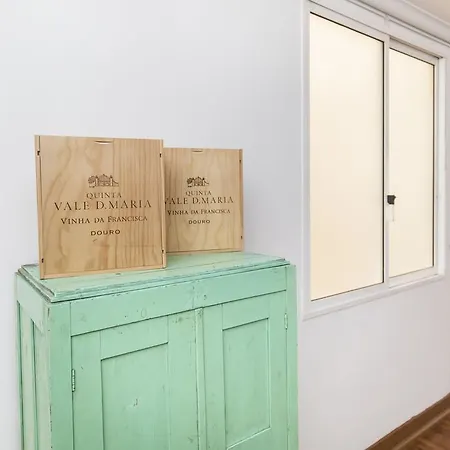 Wood Flat In Chiado! Lisboa