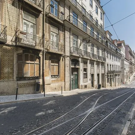Wood Flat In Chiado!